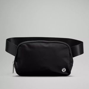 SOLD Lululemon Everywhere Belt Bag